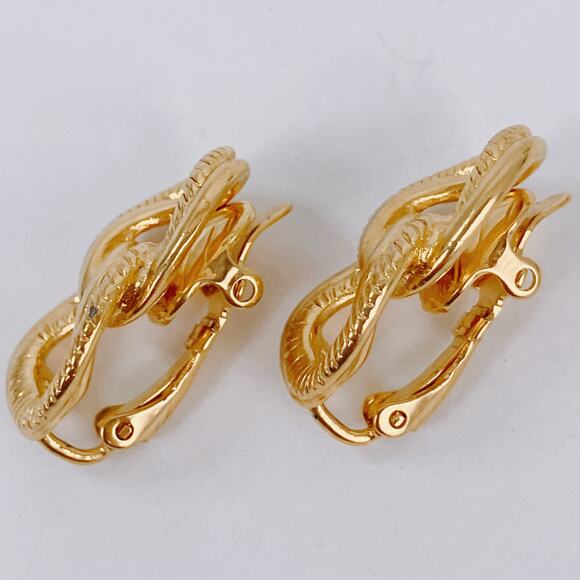 VTG Signed Trifari Clip On Earrings Brilliant Gold Tone Interlocking Rope Loops - Picture 6 of 12